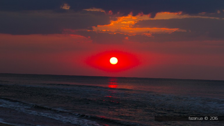 Возход солнца на плаже Катранки